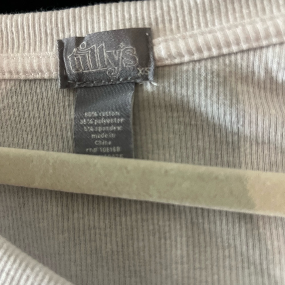Tilly's white Ribbed Top - Picture 2 of 2